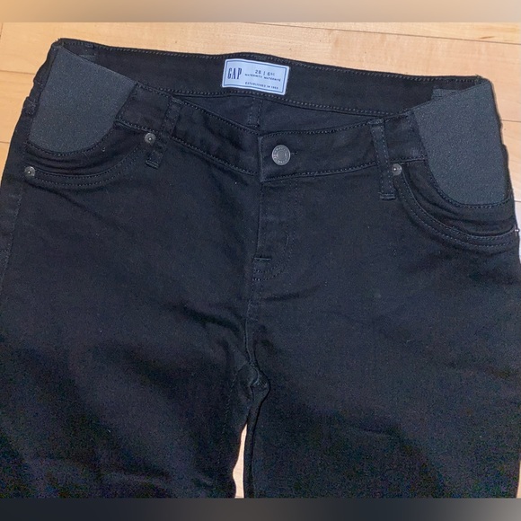 Gap maternity jeans (never worn). Size 28 Short - Picture 2 of 5